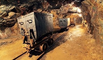 An illustration of advanced mining rigs in a high-efficiency farm, showcasing the technological strides expected by 2025